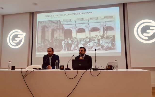 Conferencia a cargo de Carlos Gosálbez en colaboración con la Universidad de Alicante